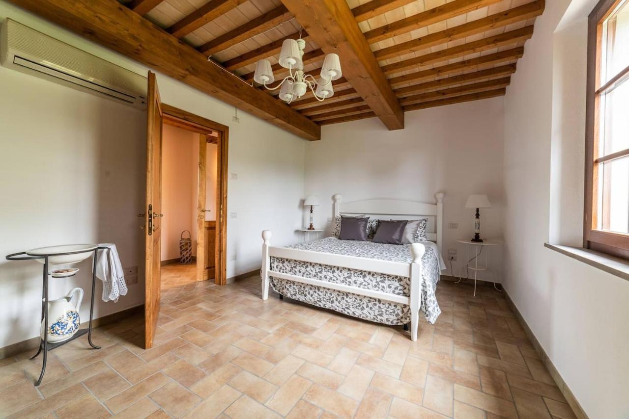 Il Mandorlo Nella Campagna Di Certaldo Aia Murata