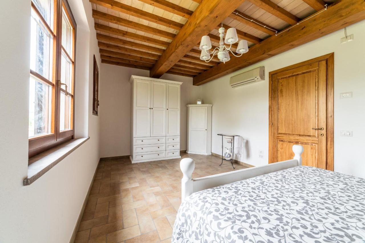 Il Mandorlo Nella Campagna Di Certaldo Aia Murata