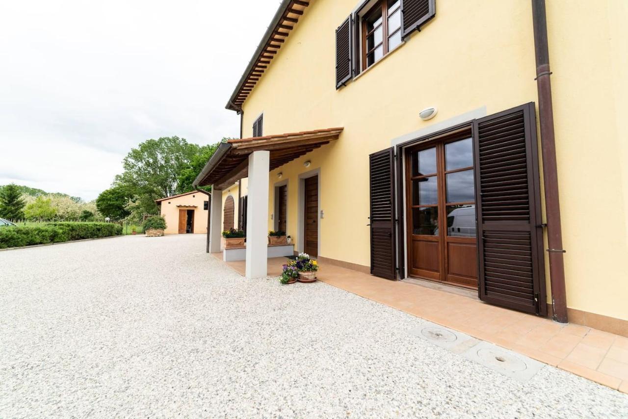 Il Mandorlo Nella Campagna Di Certaldo Aia Murata